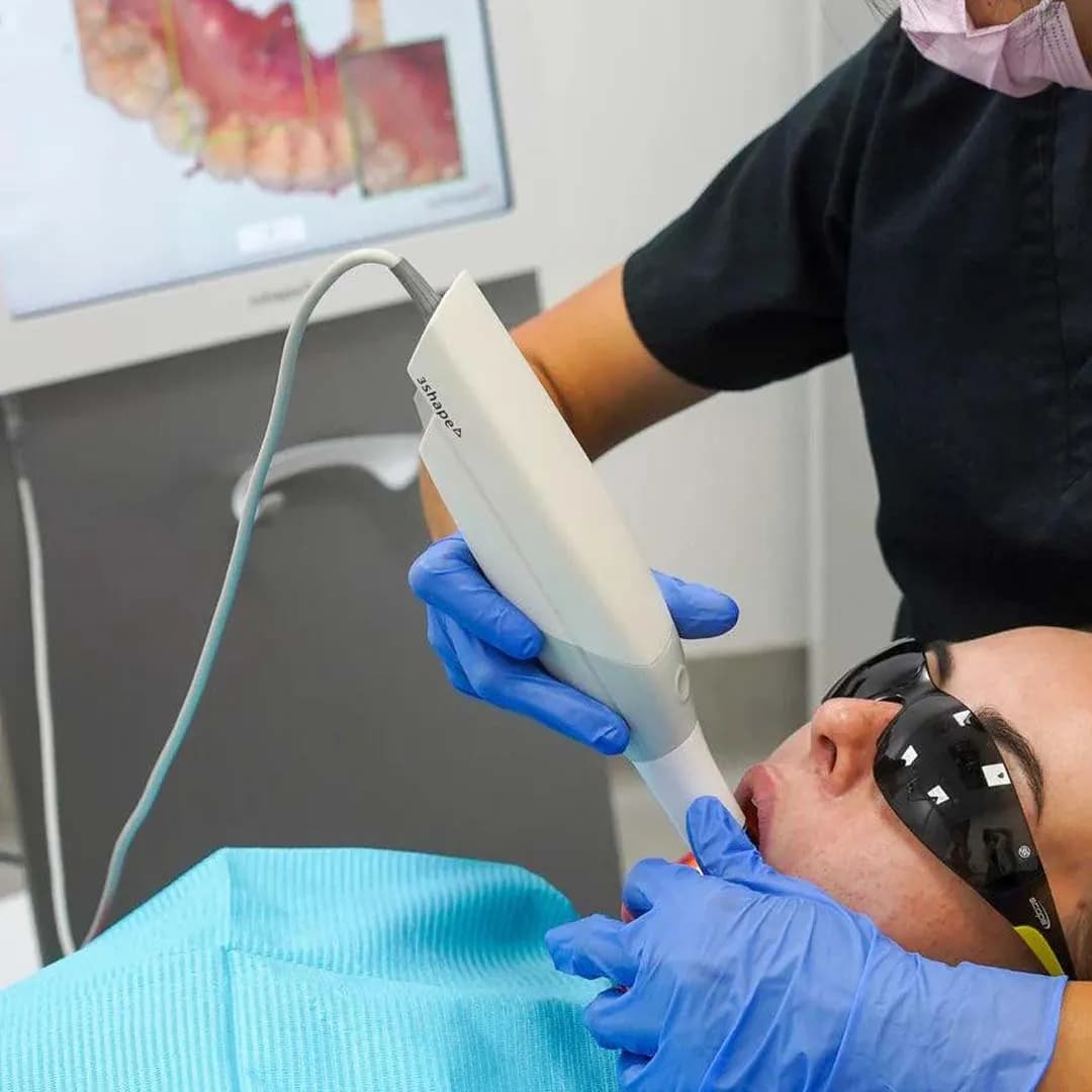 High-resolution digital dental imaging and scanning